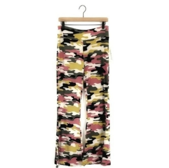 Pants - NWT, WOMENS SIZE MED SOFT COMFORTABLE CAMO FLARE LEGGINGS!